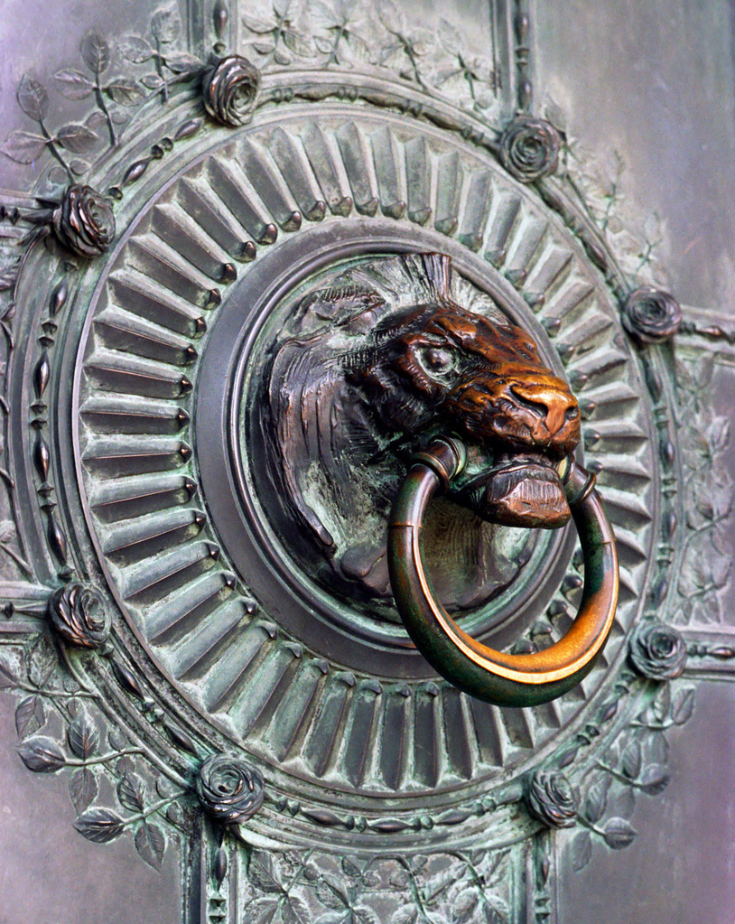 Knocker