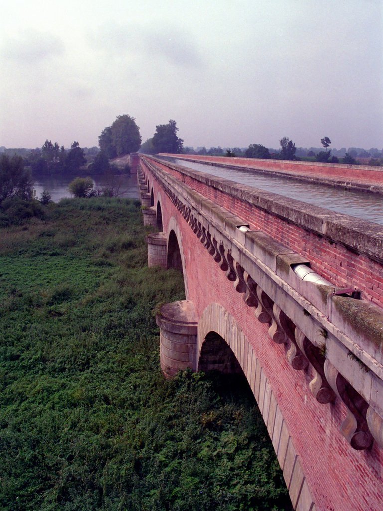 Canal bridge