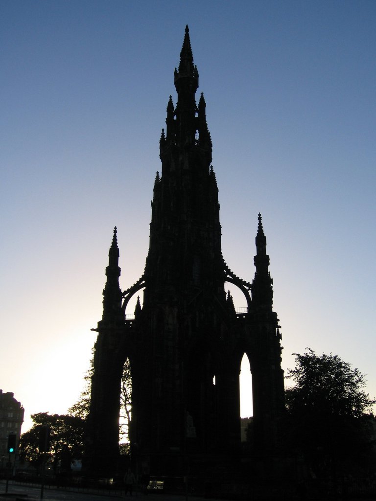 Sir Walter Scott monument at sunrise