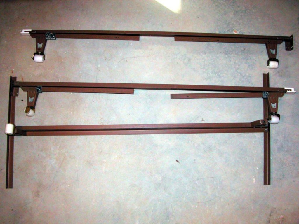 OFFER: Metal bed frame