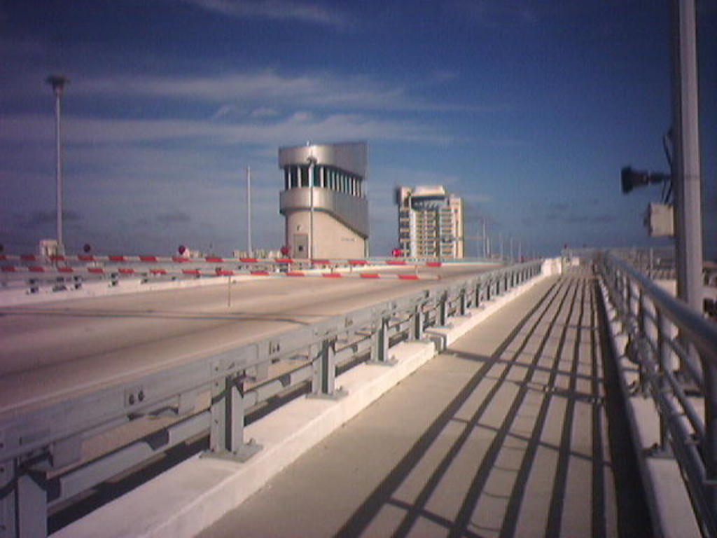 17th St Bridge: closed