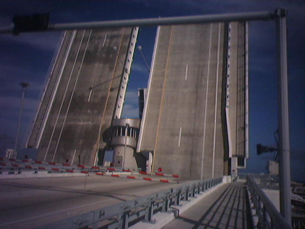 17th St bridge: open