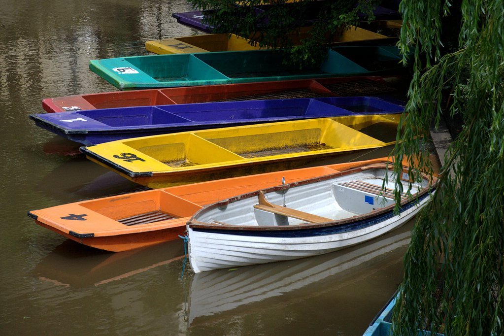 Punts and a row boat on the River Cherwell off Magdalen Bridge