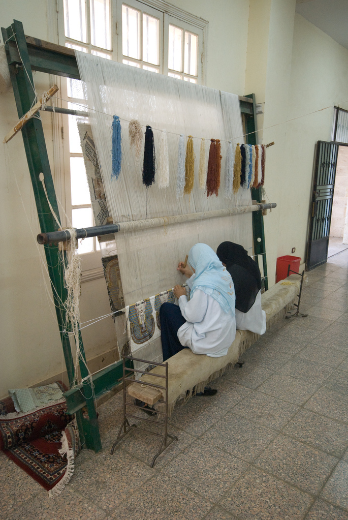 Tying a silk rug