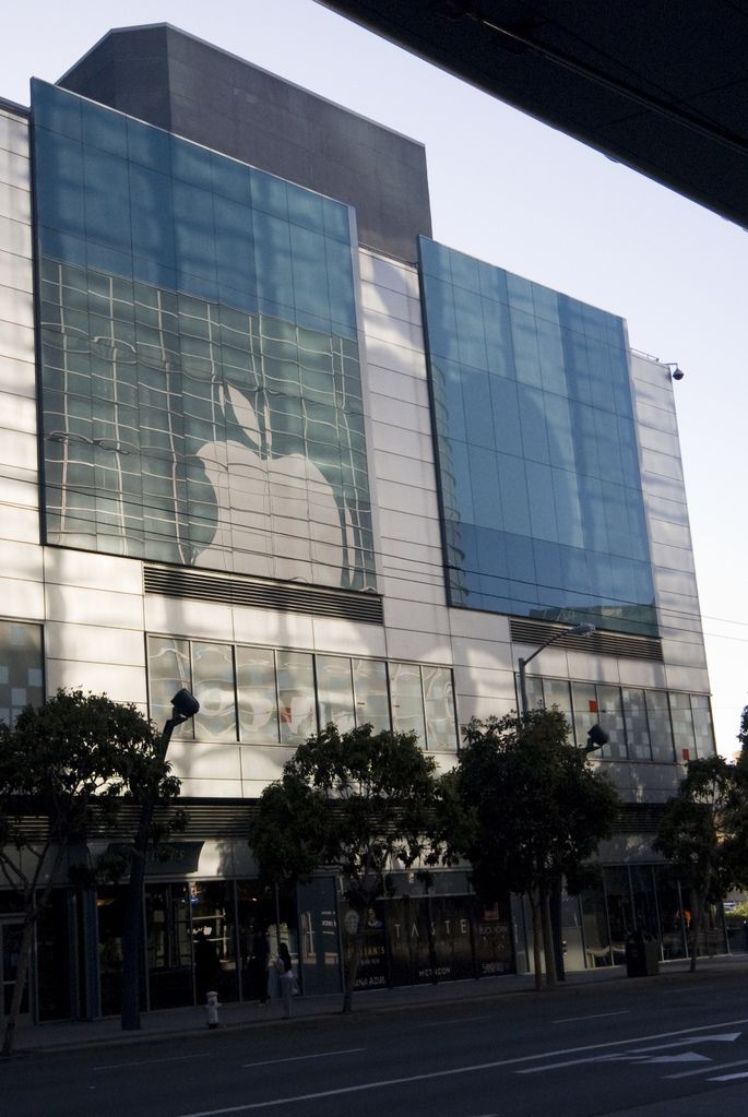 Apple, reflected Apple, reflected