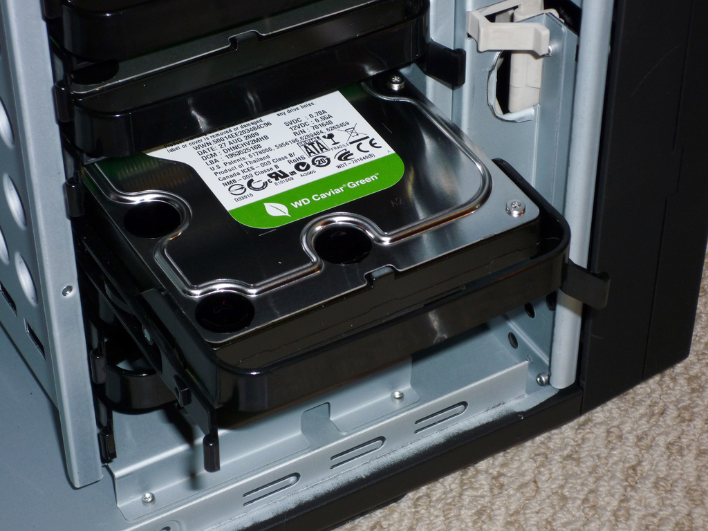 Tool free disk trays