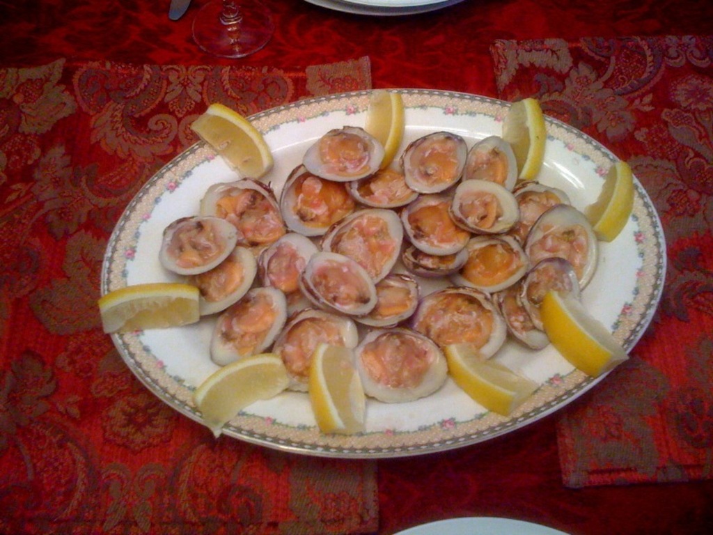 First course: raw clams