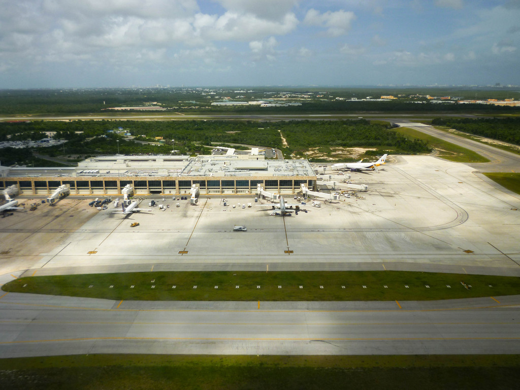 Airport (CUN)