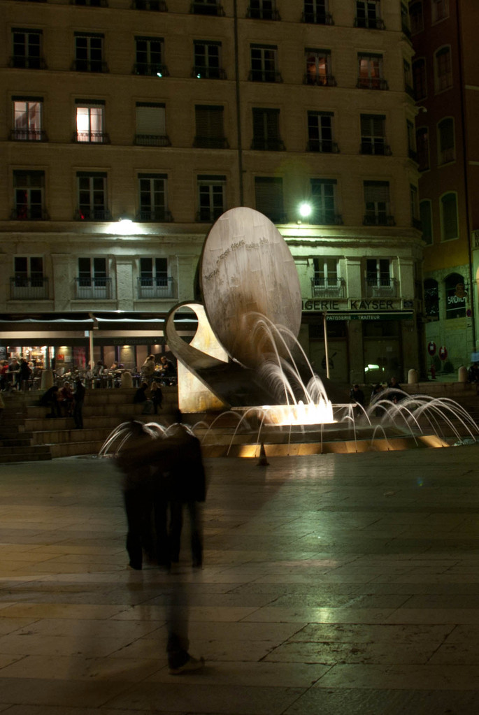 Modern fountain