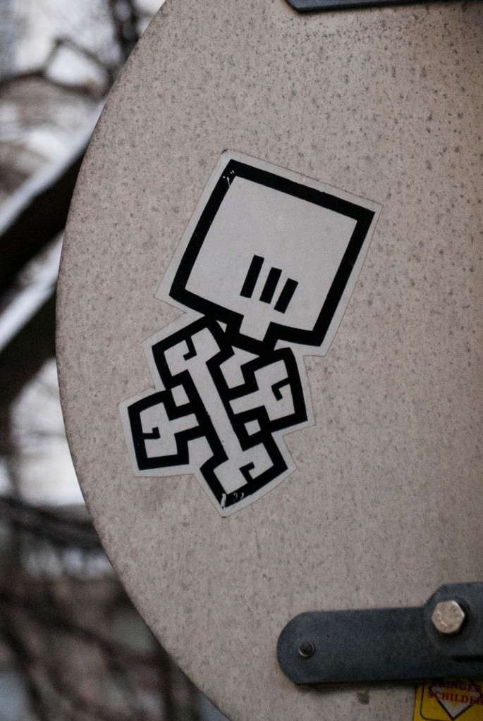 Skull and cross bones?