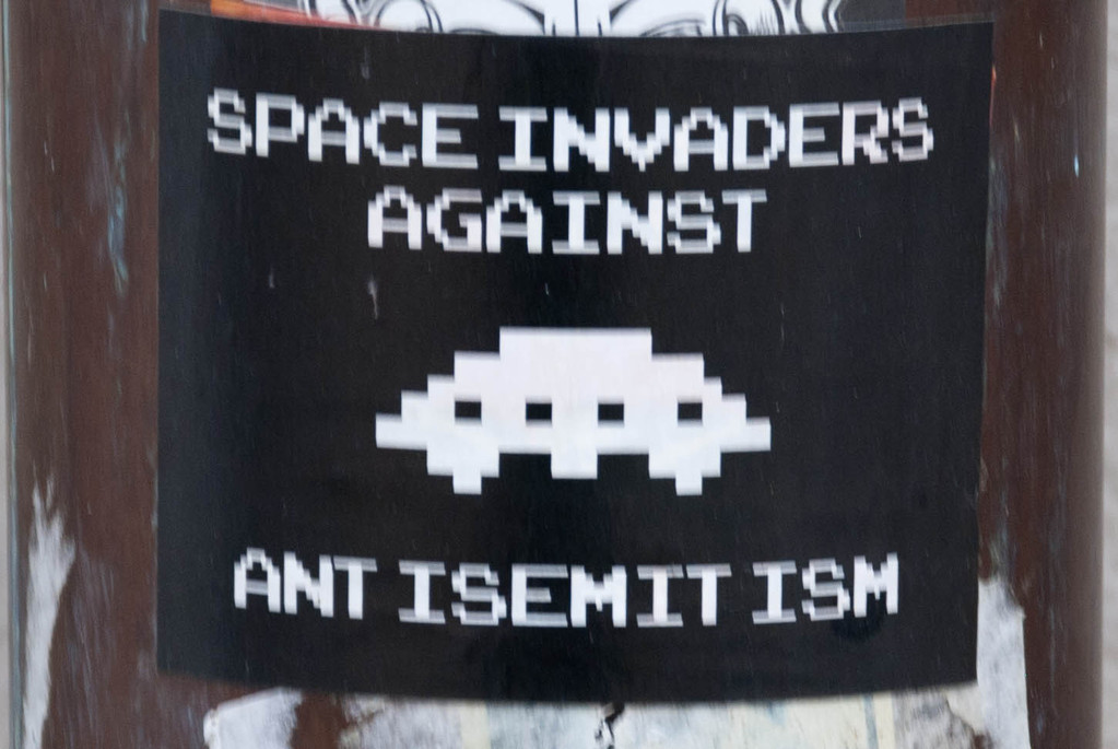 Space invaders against antisemitism