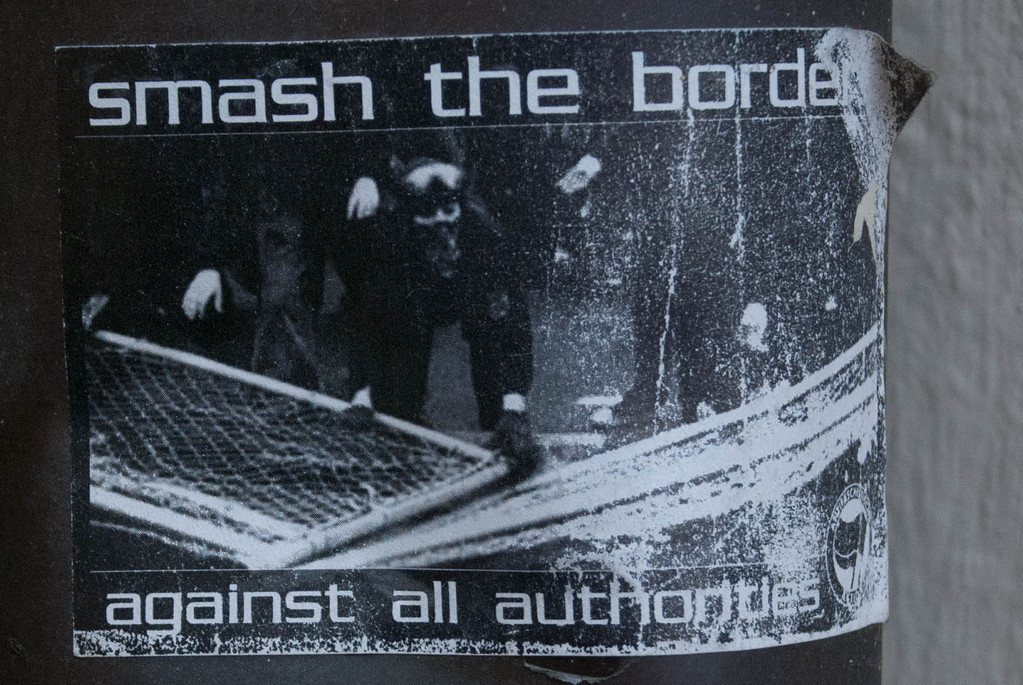 Smash the borders against all authorities