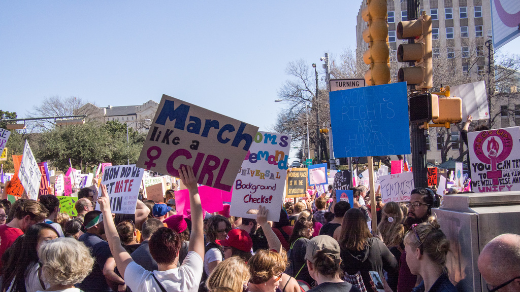 March like a ♀ girl