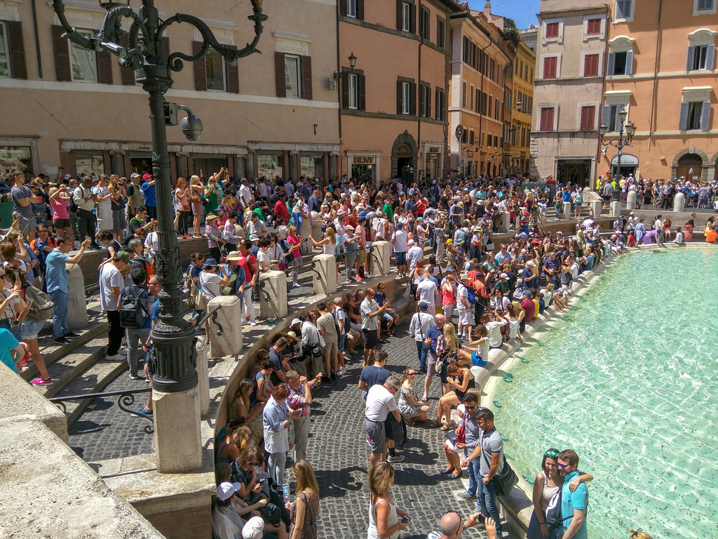 Trevi tourists