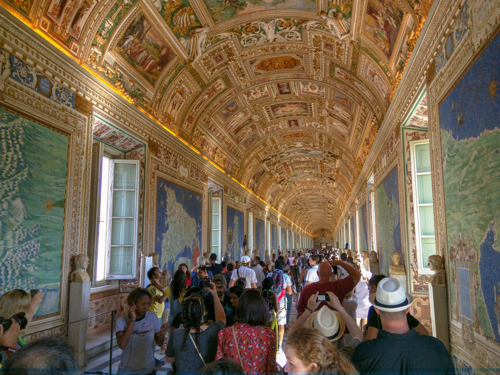 Hall of maps crowds